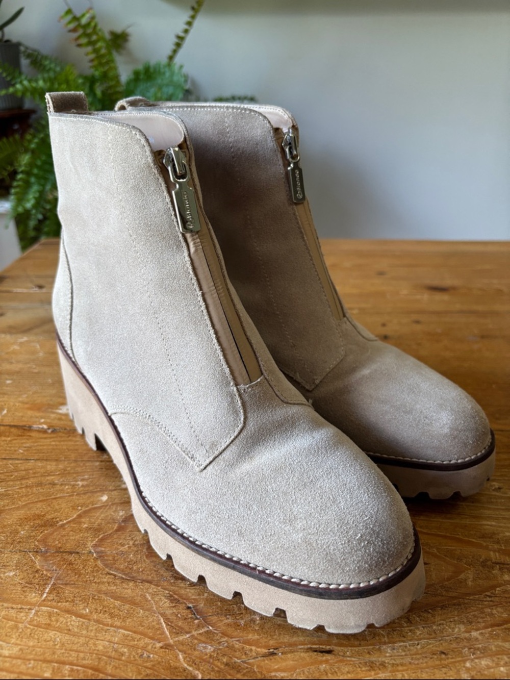 Blondo Drew Taupe/Tan Suede Front-Zip Lug Ankle Boots Waterproof. Impermeable